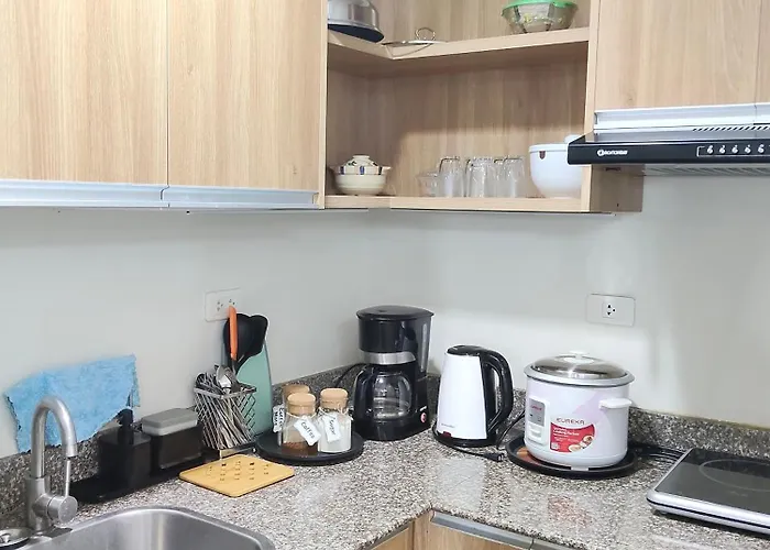 1 Bedroom Near Airport Bed & Breakfast 4*