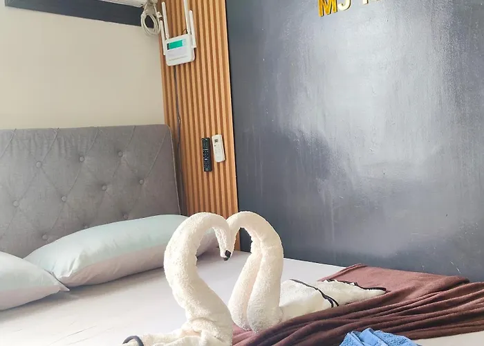 1 Bedroom Near Airport Bed & Breakfast 4*